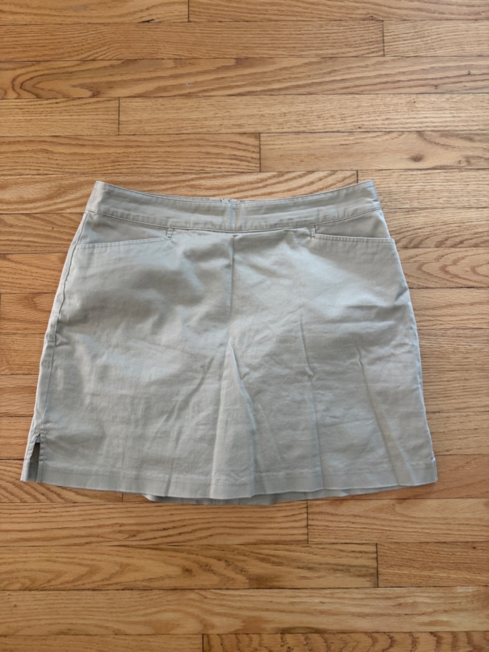 Lady Hagen skort; back zip; Size 8; sand khaki